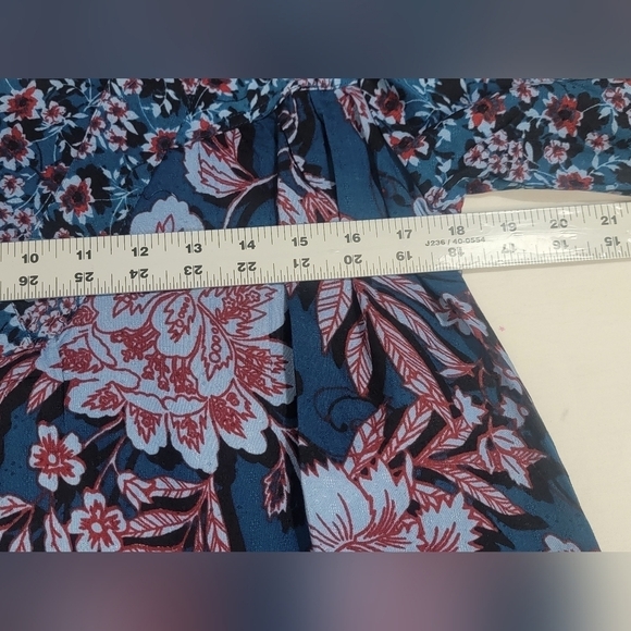 BOG BAND OF THE FREE Josie Sapphire Top Peri Blue Tropical Floral V-Neck Small - Picture 5 of 10